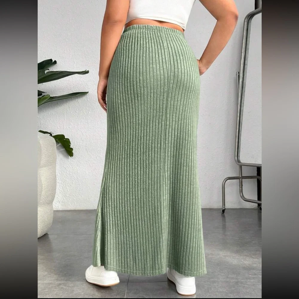 High Waist Solid Skirt β€οΈ - Picture 2 of 5